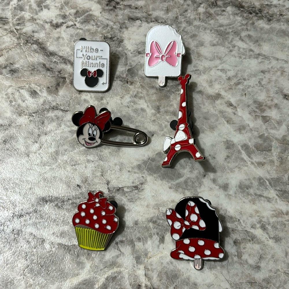 Minnie Mouse trading pin lot!